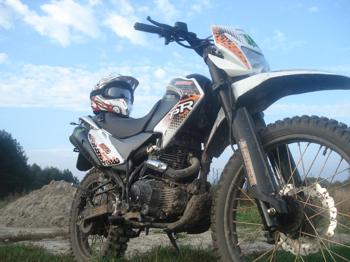 Cross interceptor. Fighter 250 Enduro. Файтер ТСР 250 эндуро. Мотоцикл TSR 250. Аккумулятор на эндуро Файтер 250 ТСР.